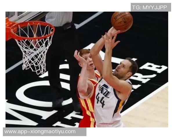 亨特上半场表现出色6投5中轻松斩获12分6篮板1助攻1抢断 亨特上半场表现出色6投5中轻松斩获12分6篮板1助攻1抢断