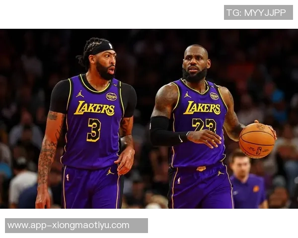 南湾湖人主帅盛赞詹姆斯训练态度专注早到令人难以置信