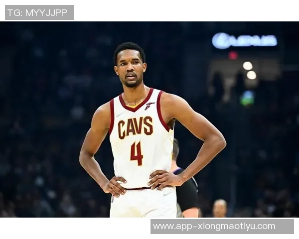 小莫布里表现起伏9投4中贡献14分6篮板6助攻1盖帽 小莫布里表现起伏9投4中贡献14分6篮板6助攻1盖帽