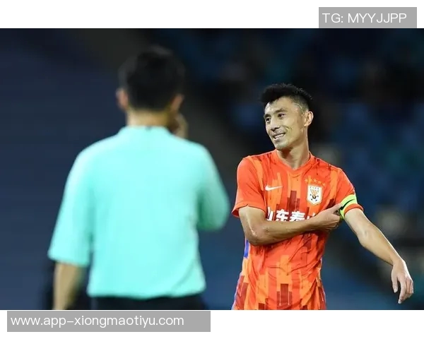 张文杰谈广州训练理念外教主导让归国球员更快适应 张文杰谈广州训练理念外教主导让归国球员更快适应