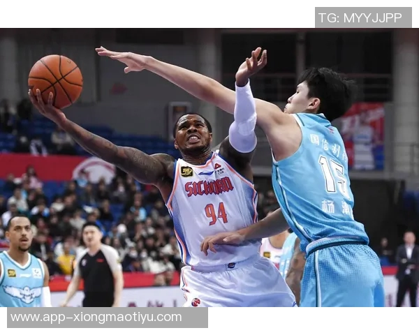 美媒分析杨瀚森未来发展关键在于明年一月的交易决策与球队策略调整